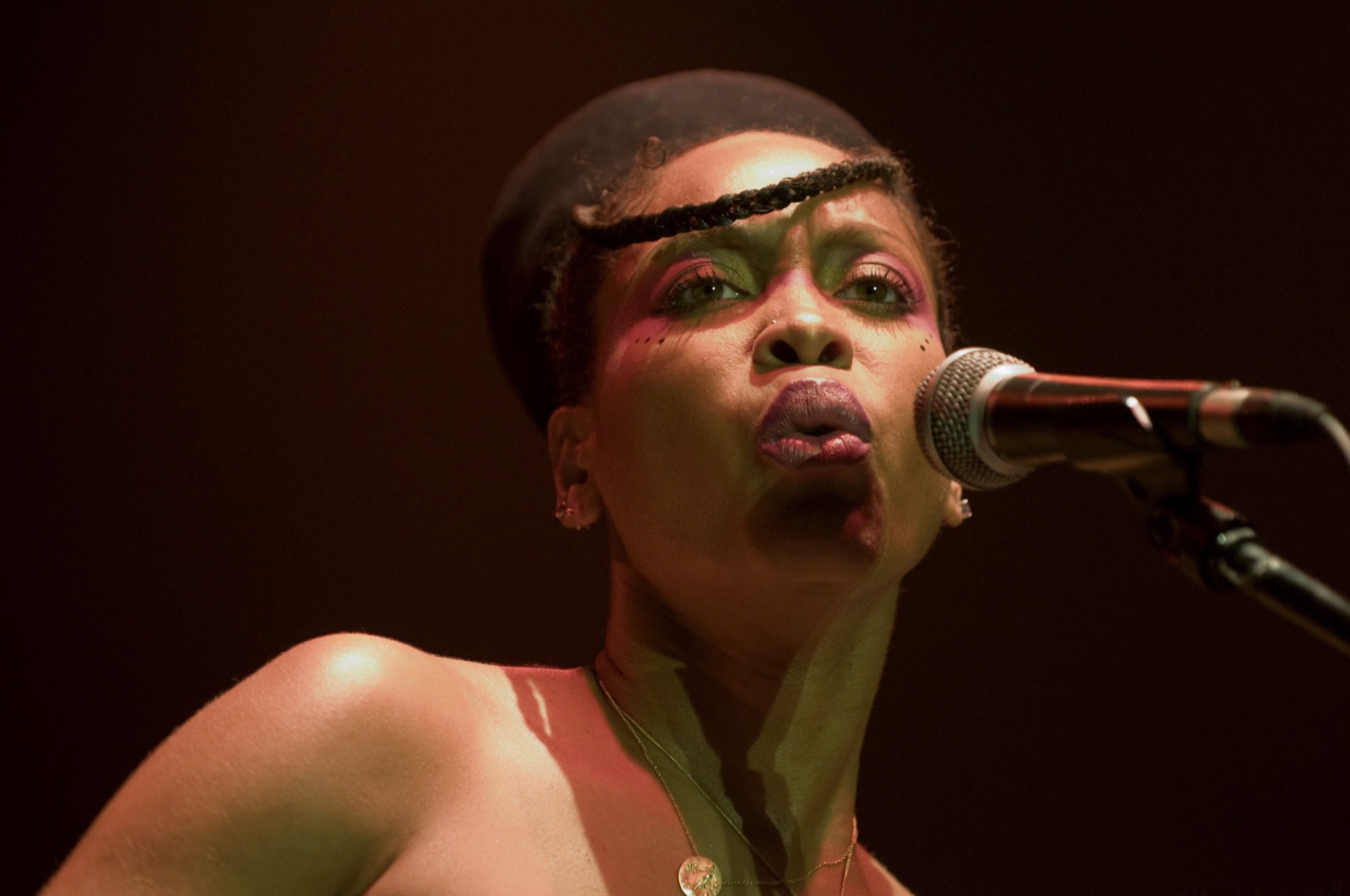 Erykah Badu performing live